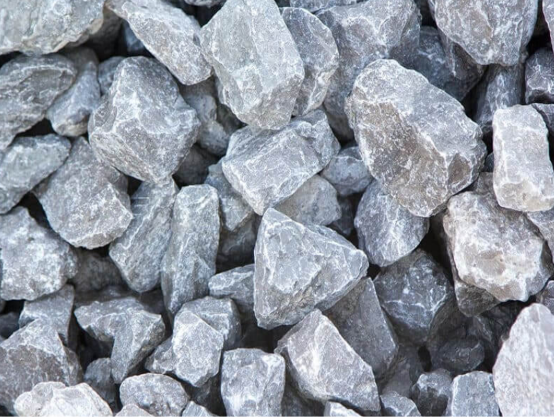 High calcium industrial limestone lumps supplied from India